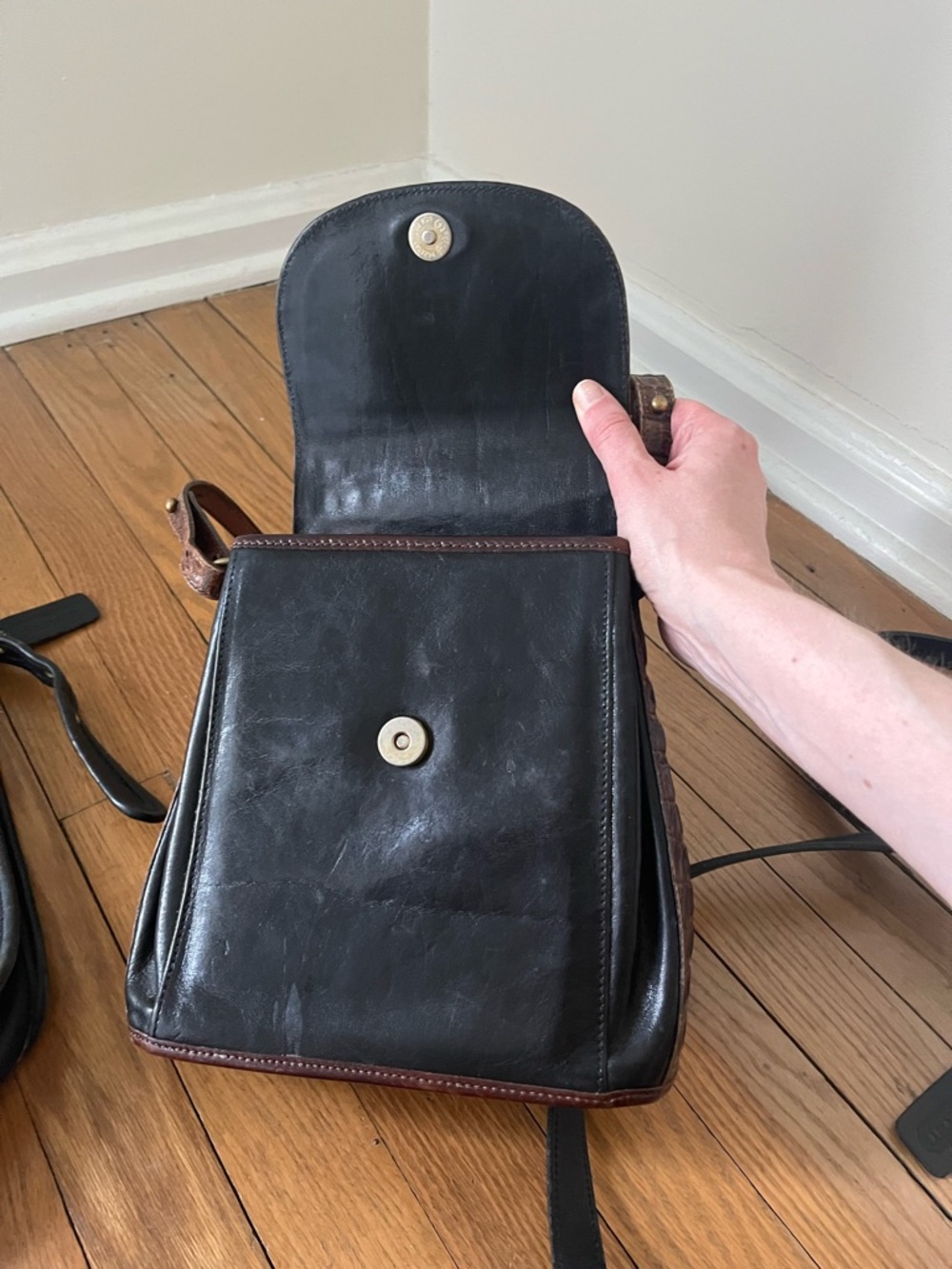 Vintage lot of Coach, Brahmin, & Dooney leather purses - Picture 13 of 16